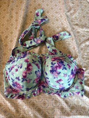Torrid/Hot Topic Floral Bikini Top BNWOT Size 3/3X Swim Swimsuit Bathing